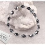 Brojanica SWAROVSKI narukvica sivo-bela